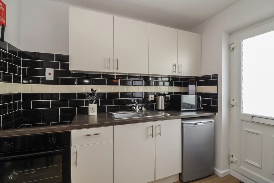 Cookware/dishes/utensils