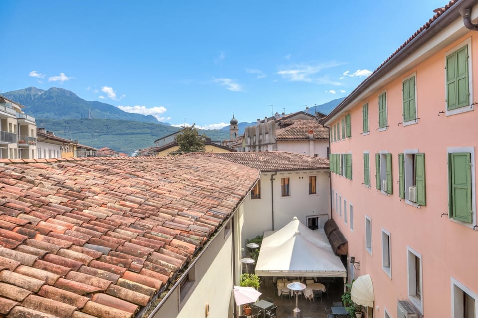 Family Apartment, 3 Bedrooms, 2 Bathrooms (Lake Garda Home - 3BR with Balcony) | Outdoor dining