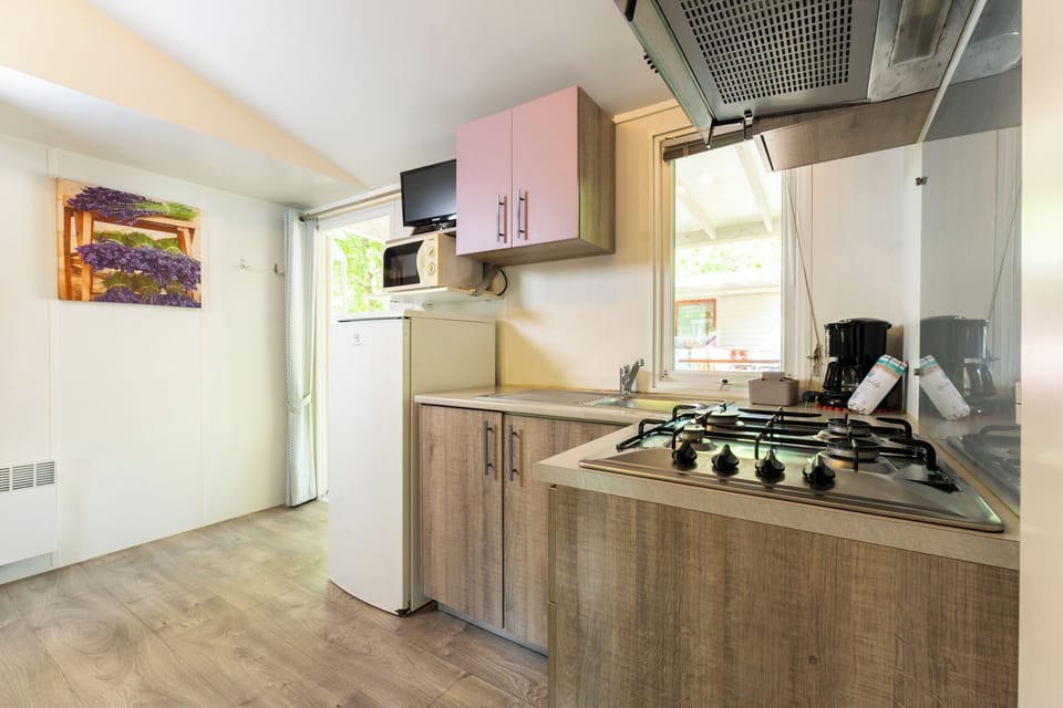 Superior Mobile Home | Private kitchenette | Fridge, microwave, stovetop, highchair