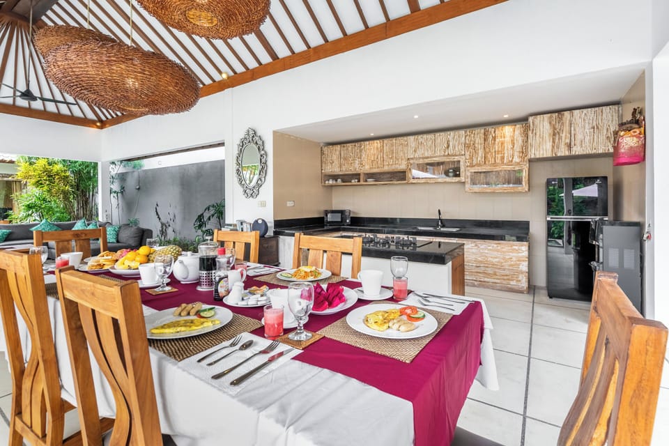 Family Villa, 3 Bedrooms, Non Smoking | Dining room