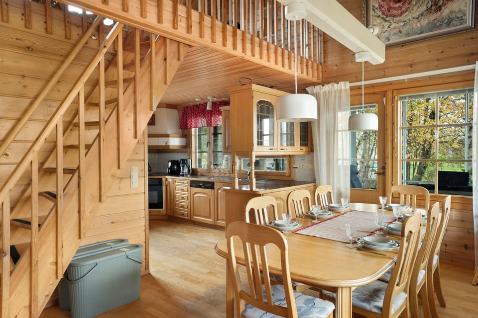 Comfort House, Patio, River View | Dining room