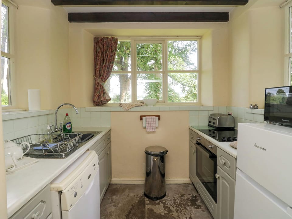 Cottage | Private kitchen | Cookware/dishes/utensils