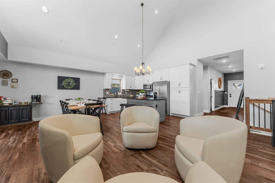 House, Multiple Beds, Hot Tub, Mountain View (Green Wood Getaway) | Interior