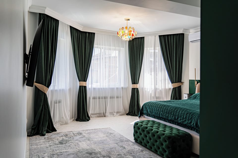 In-room safe, laptop workspace, blackout drapes, soundproofing