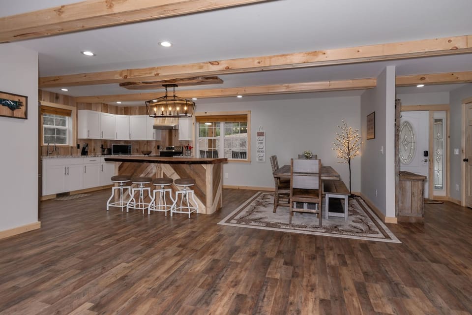 House | 5 bedrooms, desk