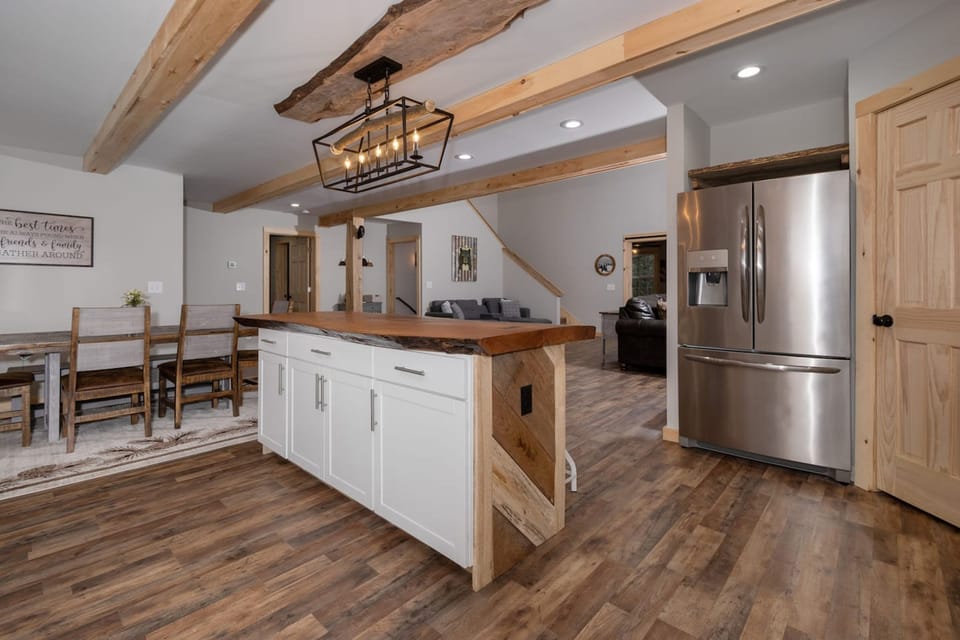 House | 5 bedrooms, desk