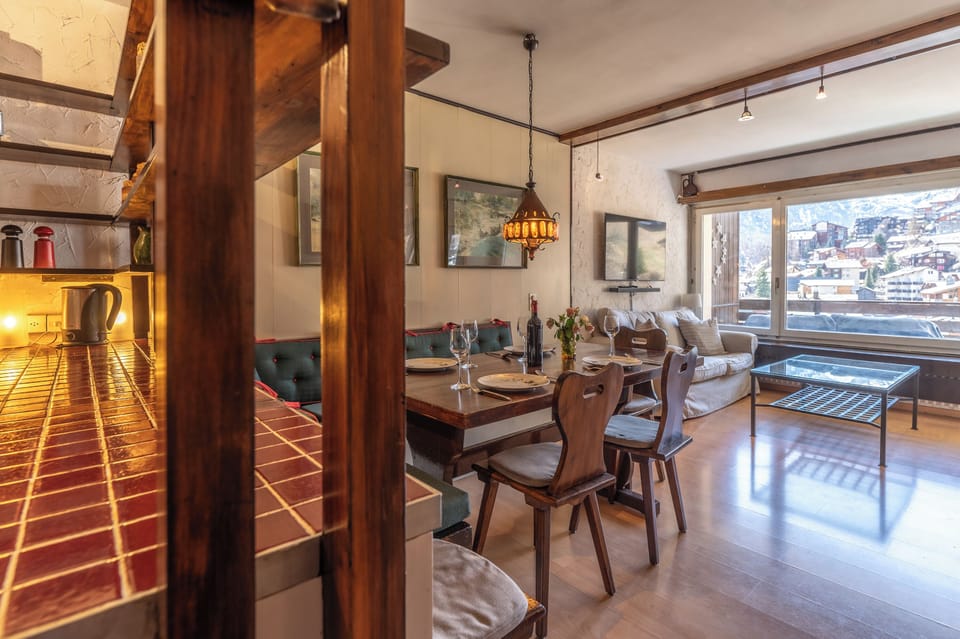 Family Condo, Balcony, Mountain View | Living area
