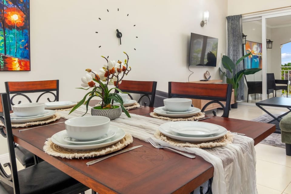 House | 2 bedrooms, desk