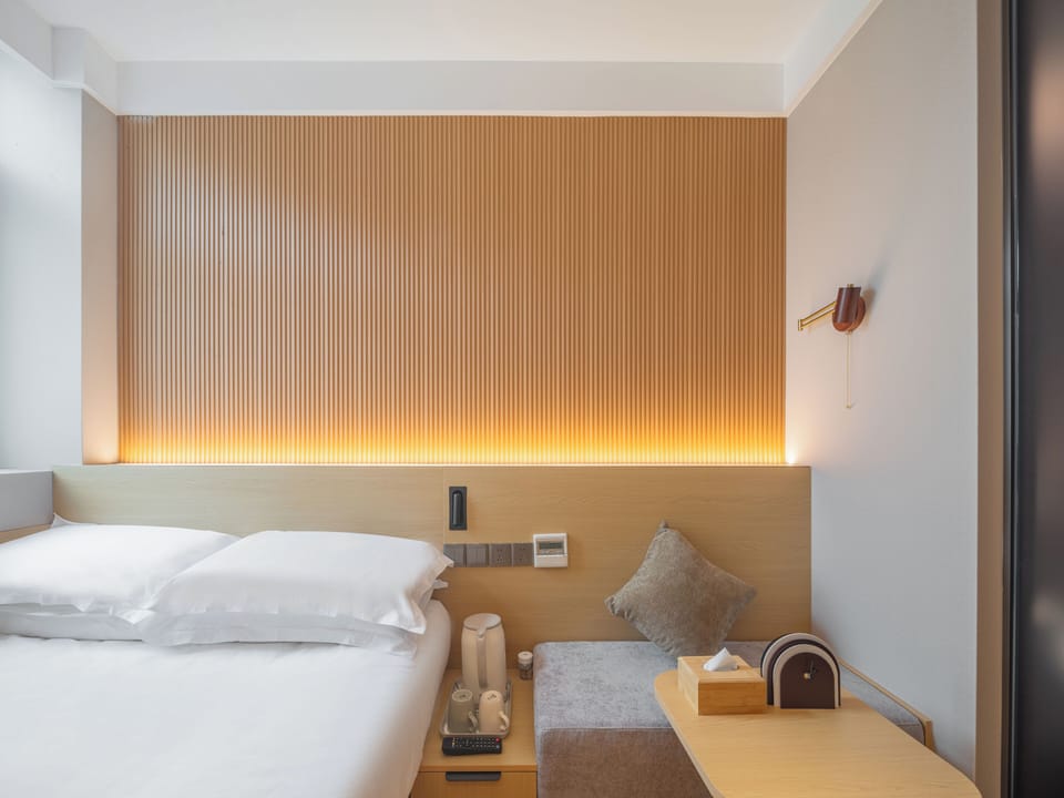 City Double Room, Non Smoking | Free WiFi, bed sheets