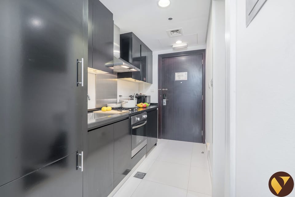 Luxury Studio, Balcony, City View | Private kitchen | Microwave, oven, stovetop, electric kettle