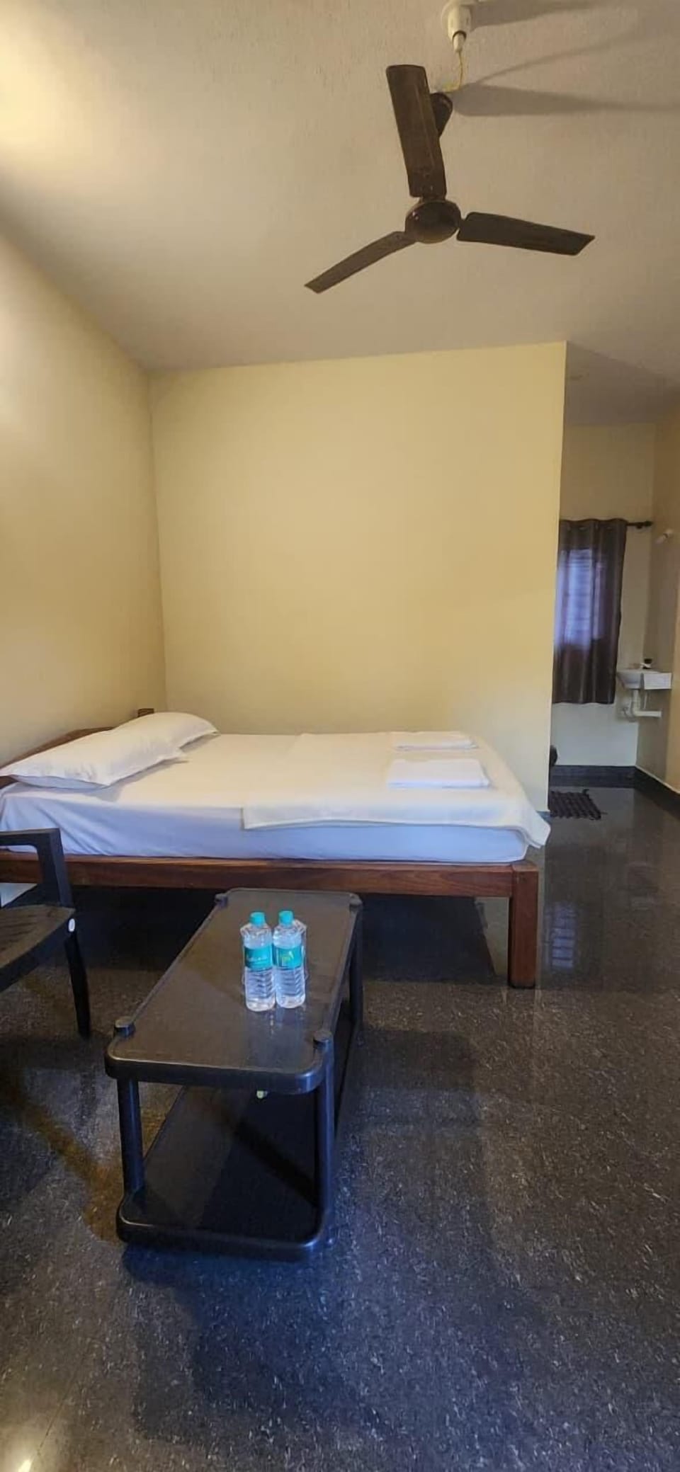 Deluxe Double Room | Laptop workspace, free WiFi, bed sheets