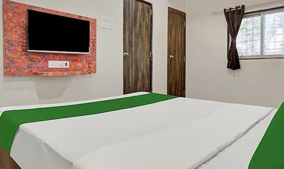 Egyptian cotton sheets, premium bedding, in-room safe, free WiFi