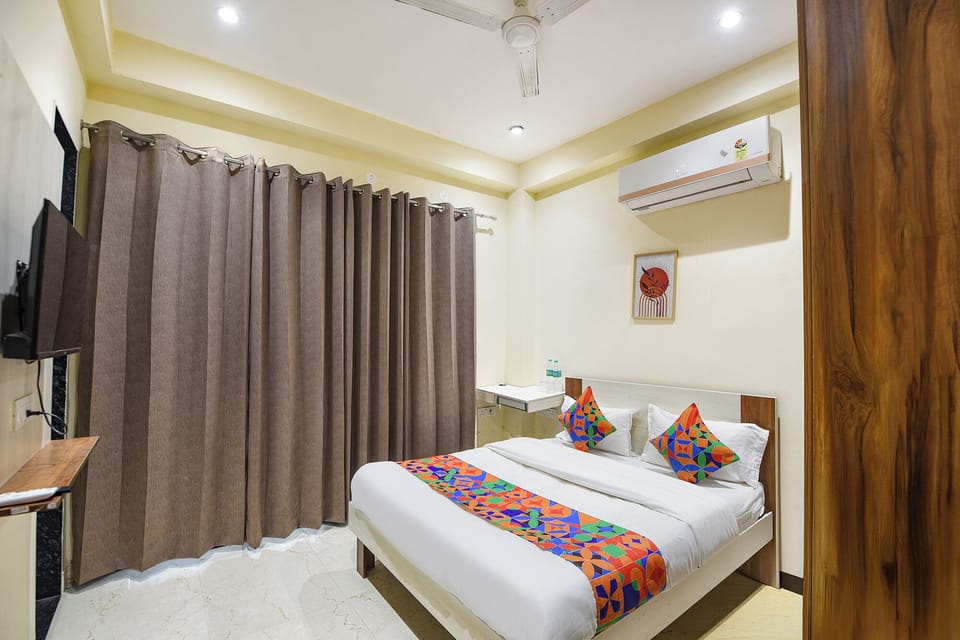 Egyptian cotton sheets, premium bedding, in-room safe, free WiFi