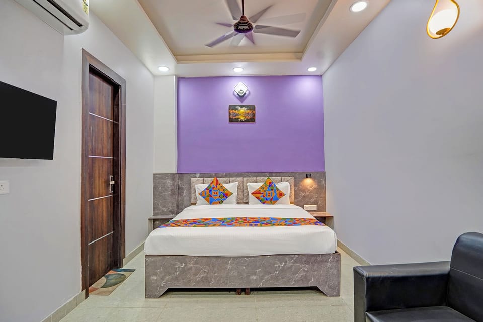 Egyptian cotton sheets, premium bedding, in-room safe, free WiFi