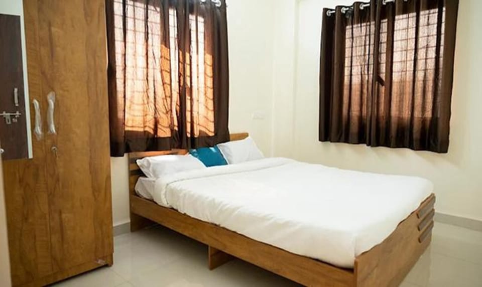 Egyptian cotton sheets, premium bedding, in-room safe, free WiFi