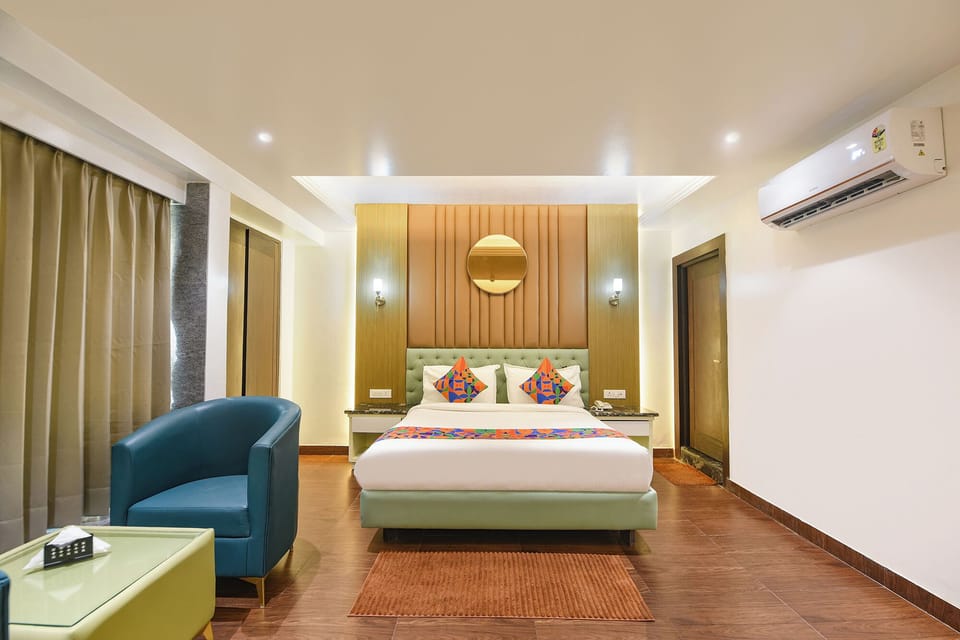 Egyptian cotton sheets, premium bedding, in-room safe, free WiFi