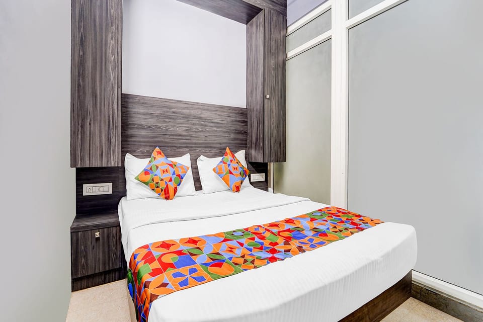 Egyptian cotton sheets, premium bedding, in-room safe, free WiFi