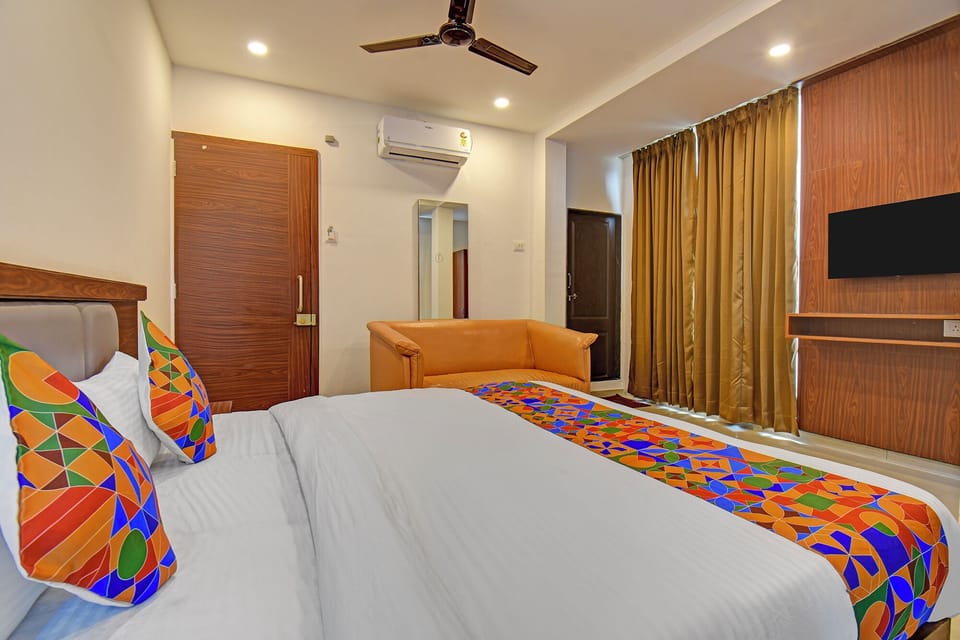 Egyptian cotton sheets, premium bedding, in-room safe, free WiFi