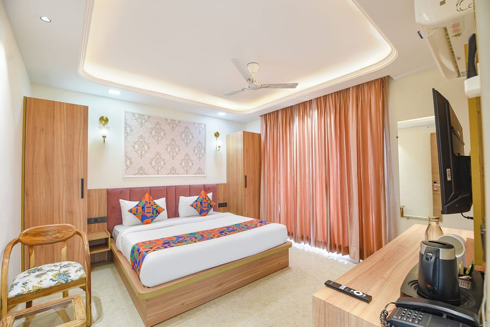 Egyptian cotton sheets, premium bedding, in-room safe, free WiFi