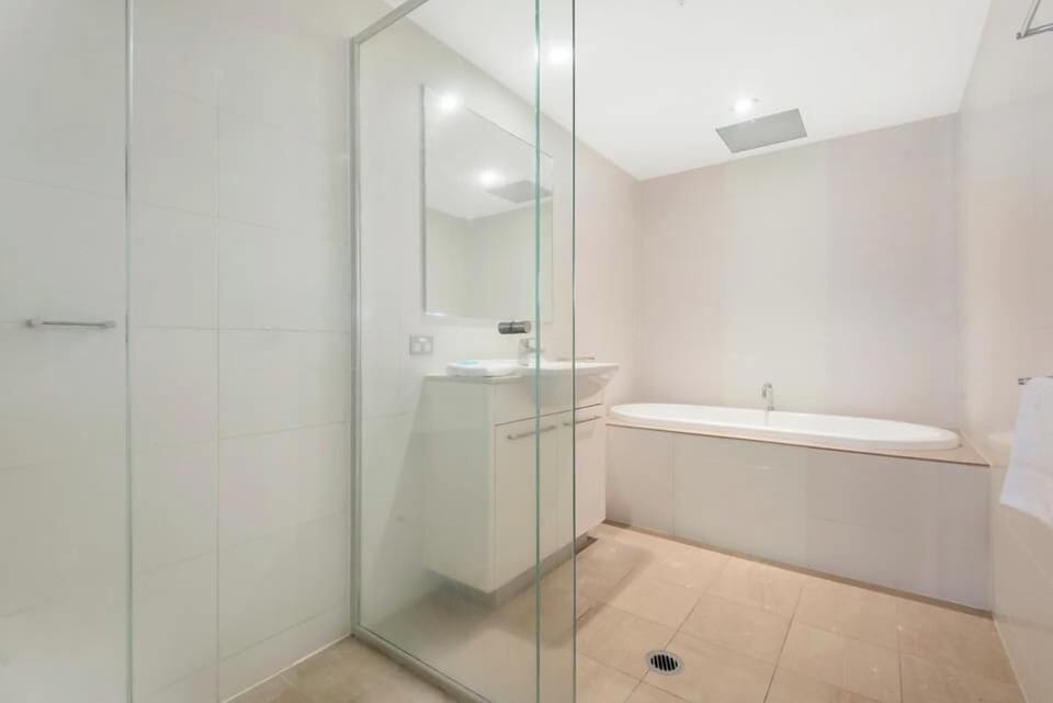 Sky Lounge 4BR Sub Penthouse Apartment in Gold Coast