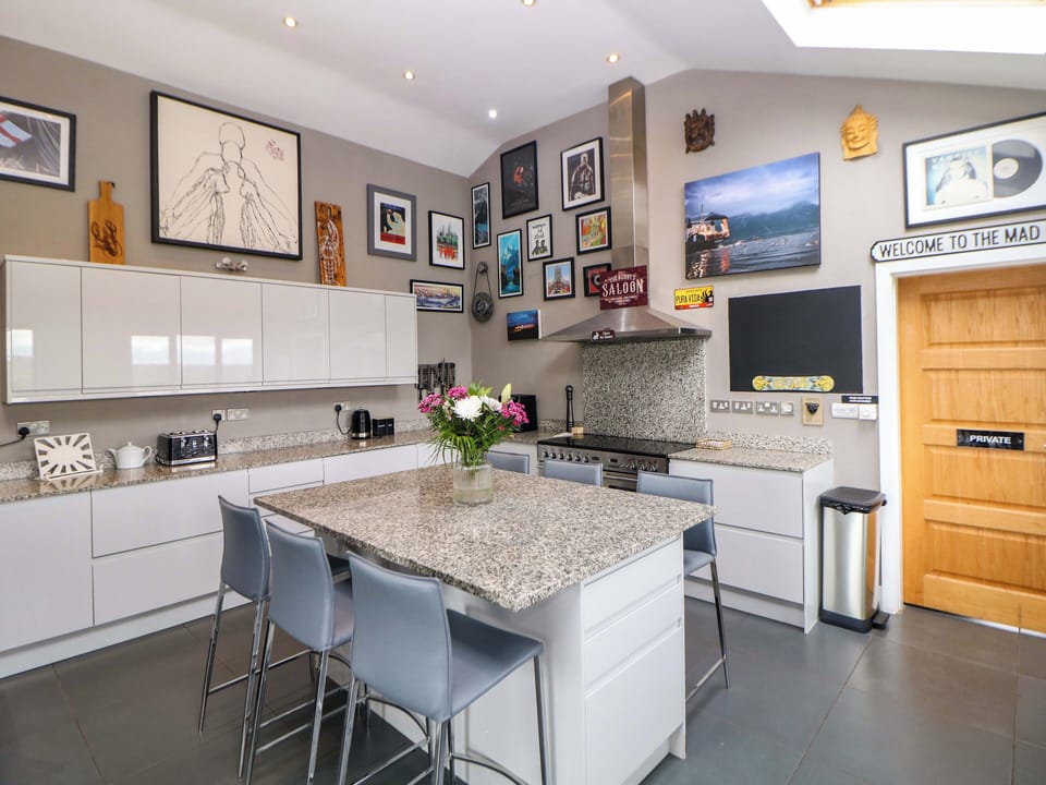 Fridge, microwave, dishwasher, toaster