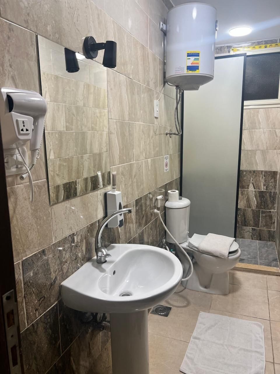 Shower, hair dryer, slippers, bidet