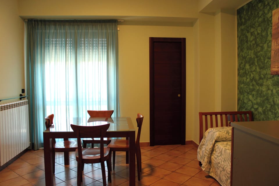 In-room safe, WiFi (free)