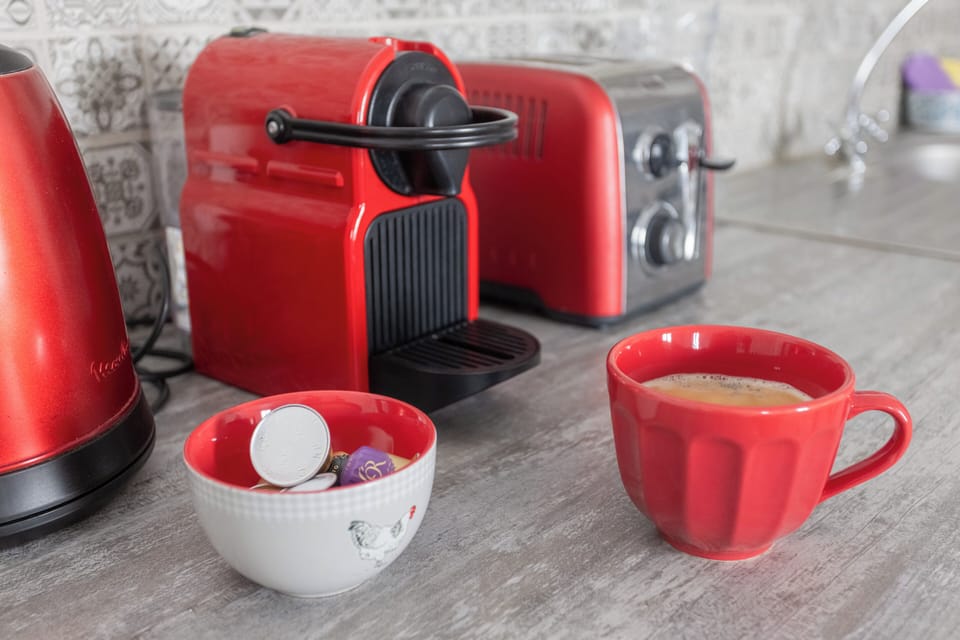 Apartment, Patio, City View | Private kitchen | Electric kettle, toaster