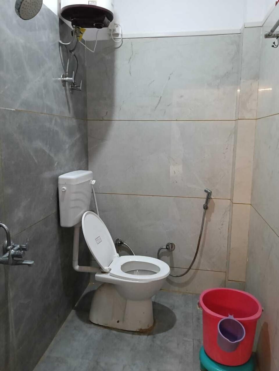 Shower, free toiletries, towels, soap