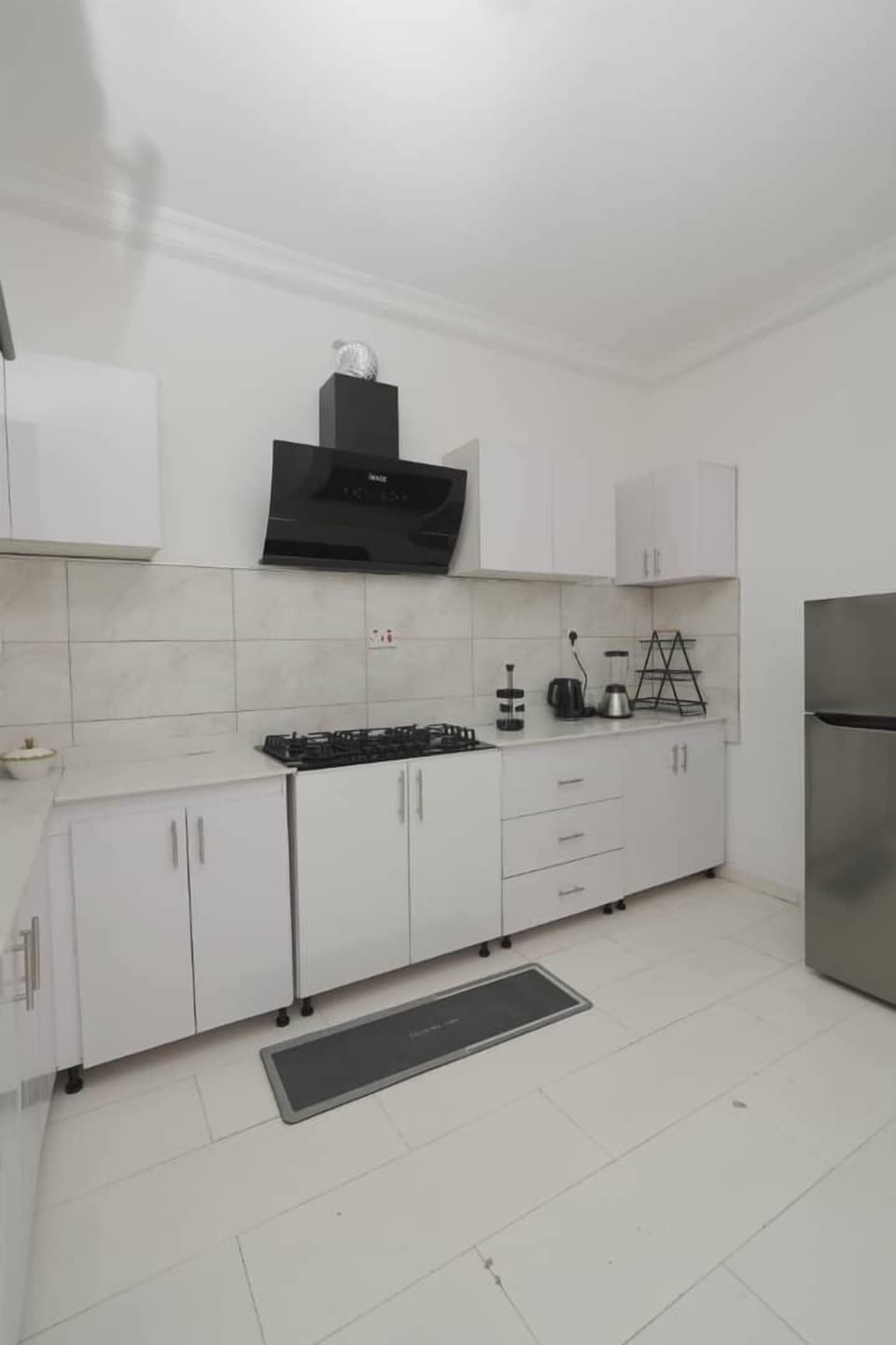 Apartment | Private kitchen | Full-size fridge, microwave, oven, cookware/dishes/utensils