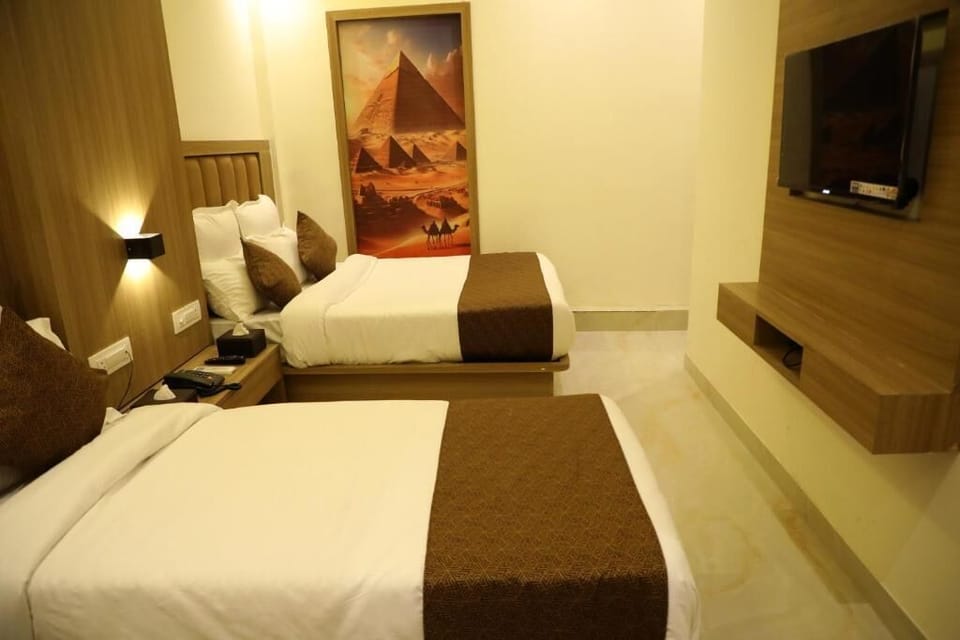 In-room safe, soundproofing, iron/ironing board, free WiFi