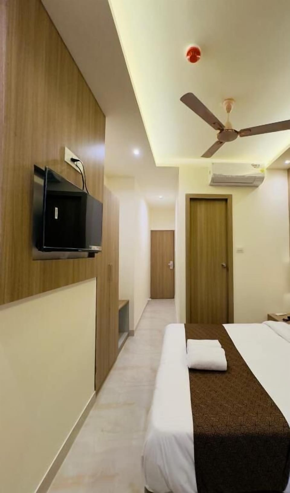 In-room safe, soundproofing, iron/ironing board, free WiFi