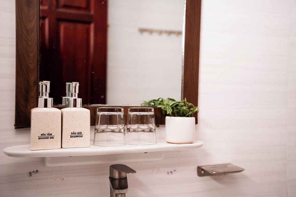 Superior Double Room | Bathroom | Shower, hair dryer, towels, soap