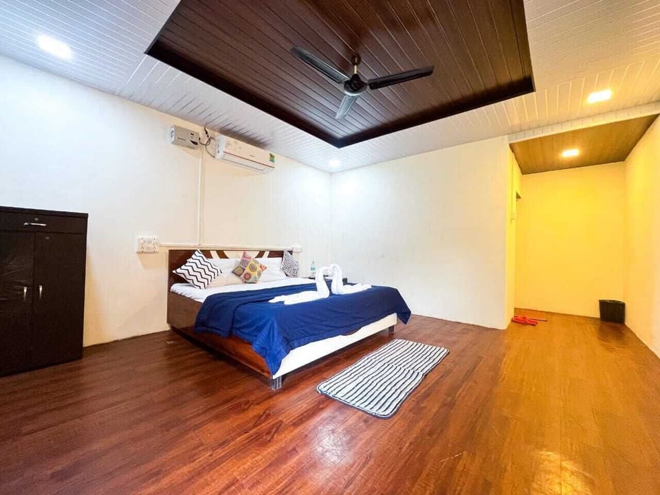 Deluxe Double Room, Garden View | Laptop workspace, free WiFi, bed sheets
