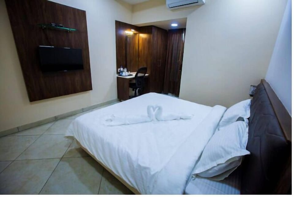 Standard Double Room | Desk, laptop workspace, free WiFi