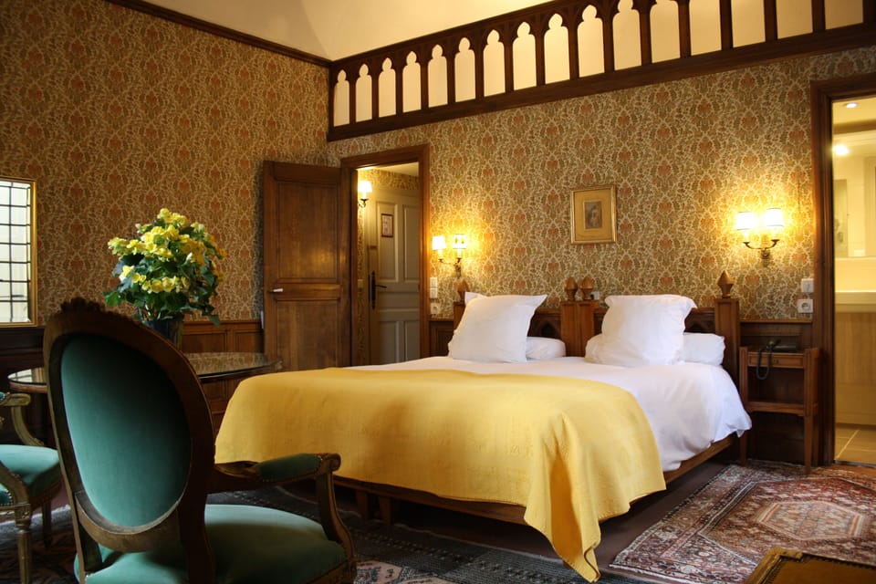 Suite (Appartment) | Minibar, in-room safe, individually decorated, individually furnished