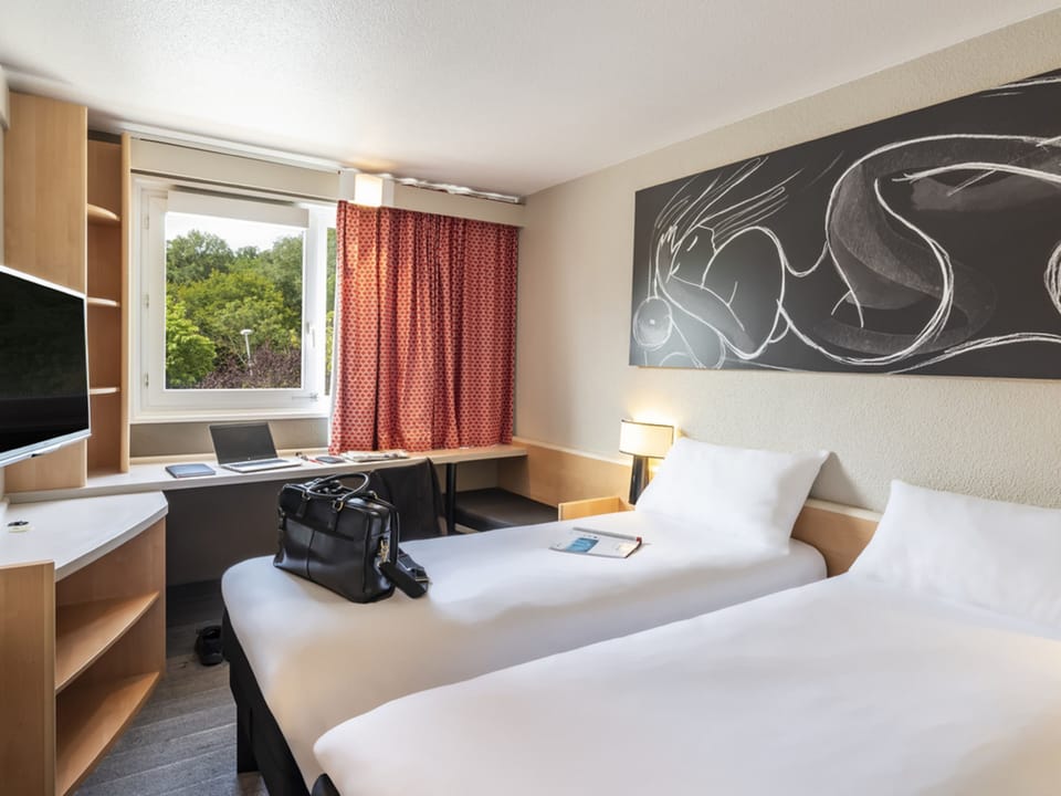 Standard Twin Room, 2 Twin Beds | Premium bedding, desk, blackout drapes, soundproofing