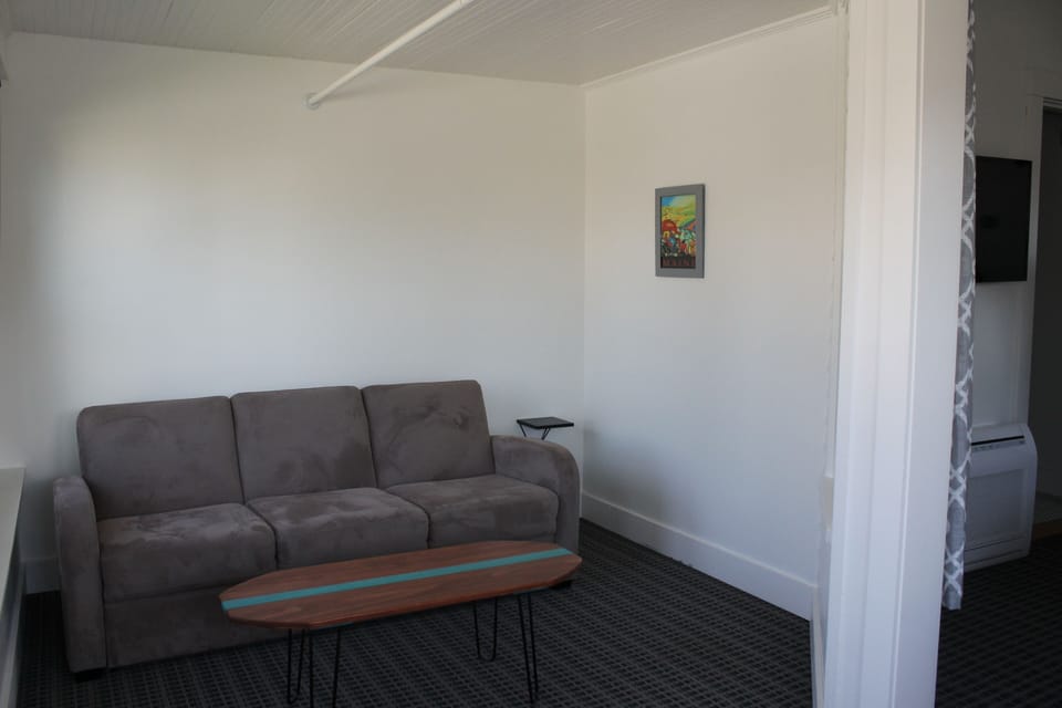 Premium Studio Suite, 1 Queen Bed with Sofa bed | Living area | TV