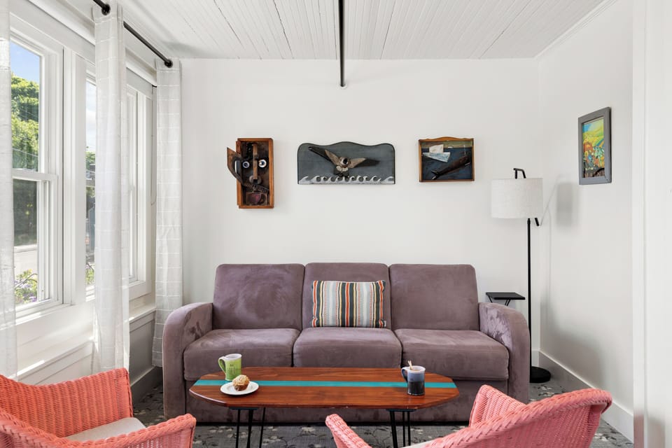 Premium Studio Suite, 1 Queen Bed with Sofa bed | Living area | TV