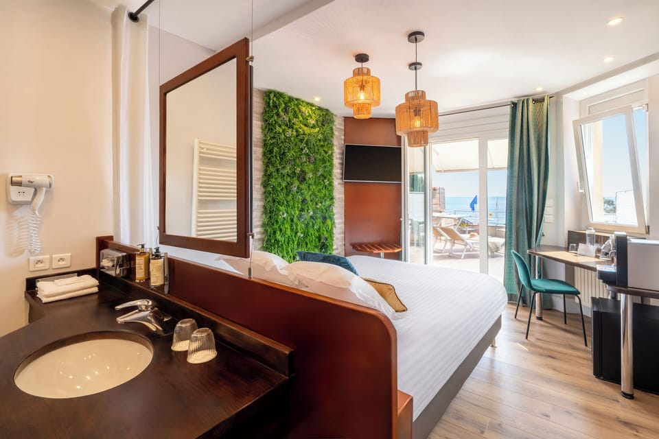 Junior Suite, 1 Queen Bed, Terrace, Sea View | Premium bedding, Select Comfort beds, minibar, in-room safe