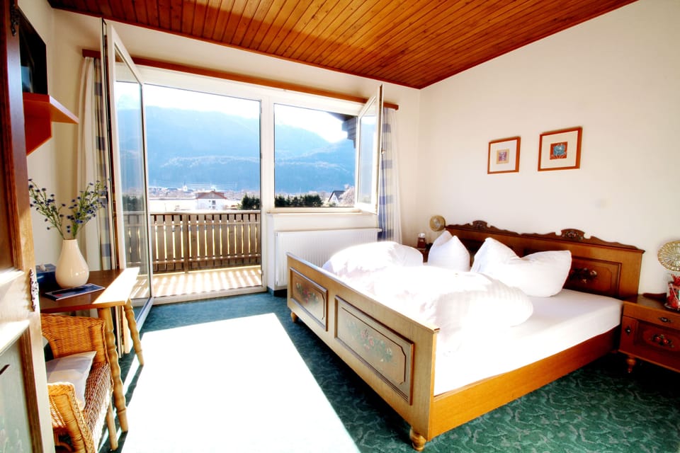 Family Quadruple Room, 2 Bedrooms | Desk, blackout drapes, soundproofing, free cribs/infant beds