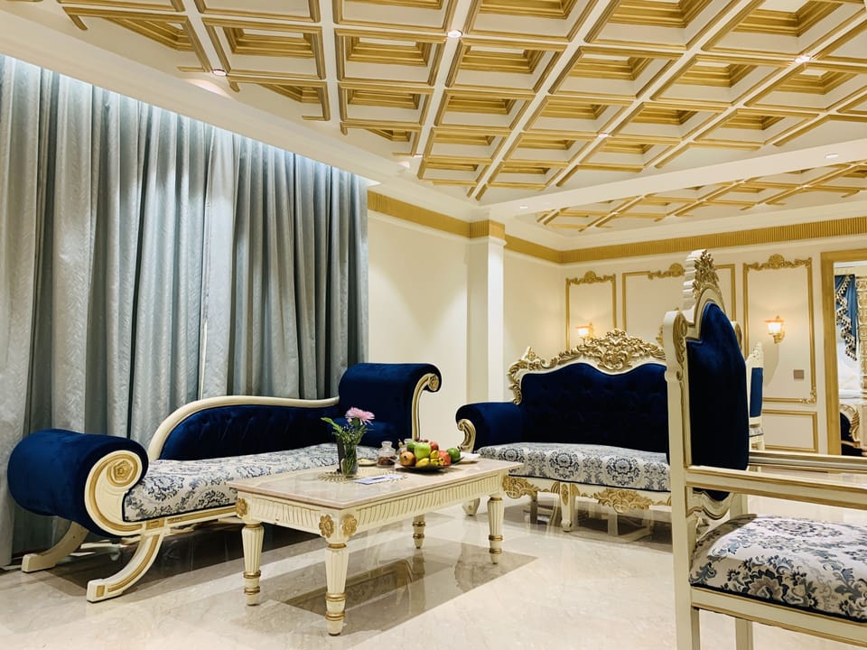 Premium bedding, pillowtop beds, in-room safe, individually decorated