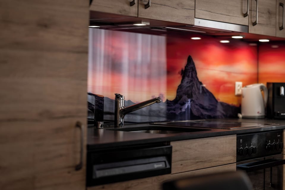 Comfort Condo, Balcony, Mountain View | Private kitchen | Full-size fridge, oven, stovetop, dishwasher
