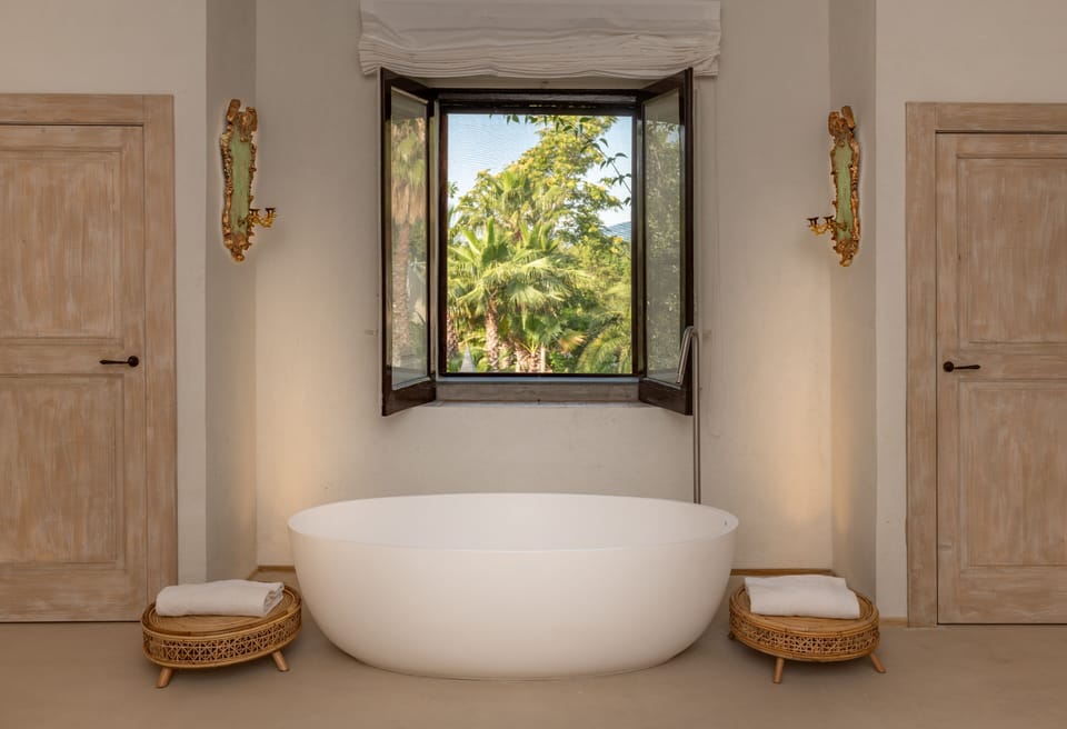 Grand Suite Cavaliere Costarelli | Premium bedding, pillowtop beds, minibar, in-room safe