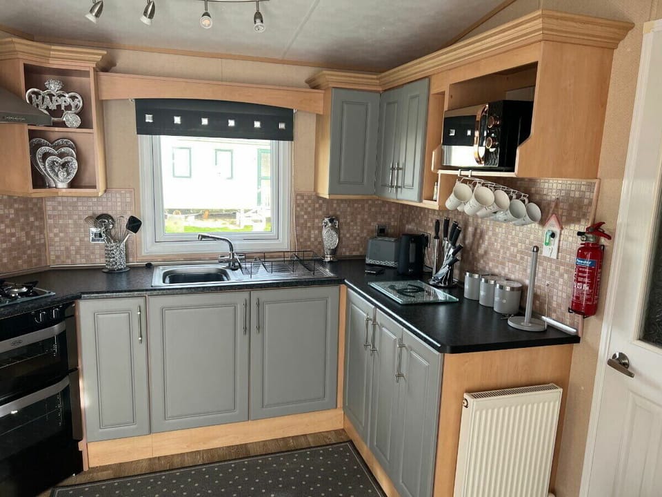 Fridge, microwave, toaster, cookware/dishes/utensils