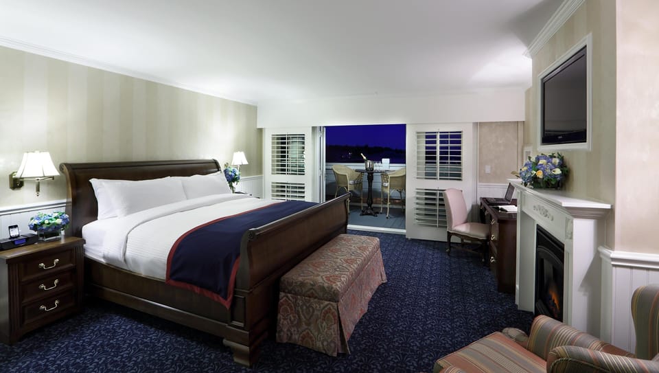Room, 1 King Bed (Shoreline) | Egyptian cotton sheets, premium bedding, down comforters, minibar