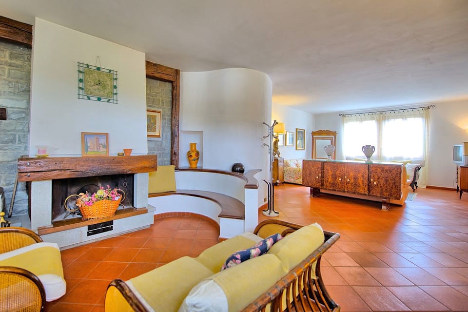 Villa, 4 Bedrooms | Living room | Flat-screen TV