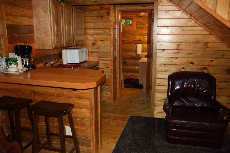 Exclusive Cabin, 2 Bedrooms, Kitchenette, River View | Bathroom | Hair dryer, towels