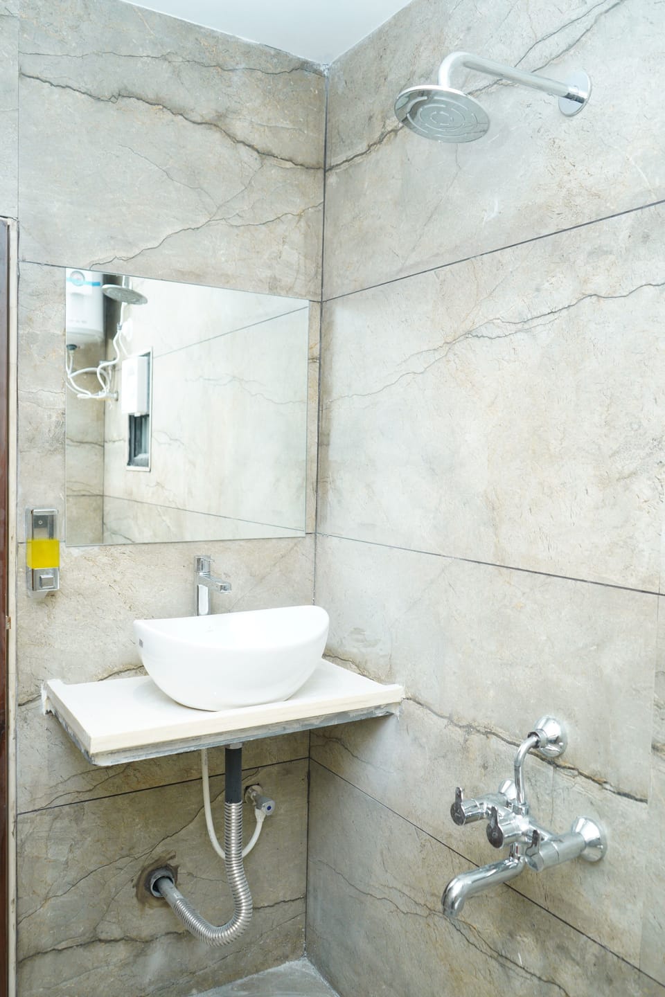 Executive Triple Room | Bathroom | Shower, bidet, towels, soap