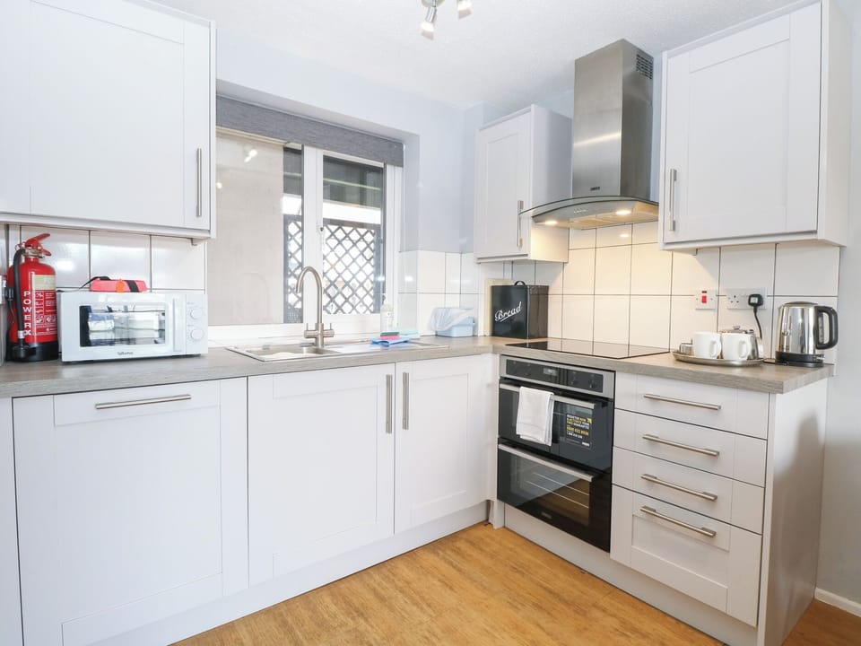 Dishwasher, cookware/dishes/utensils